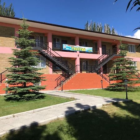 Taberik Hotel Chon-Sary-Oy Bagian luar foto